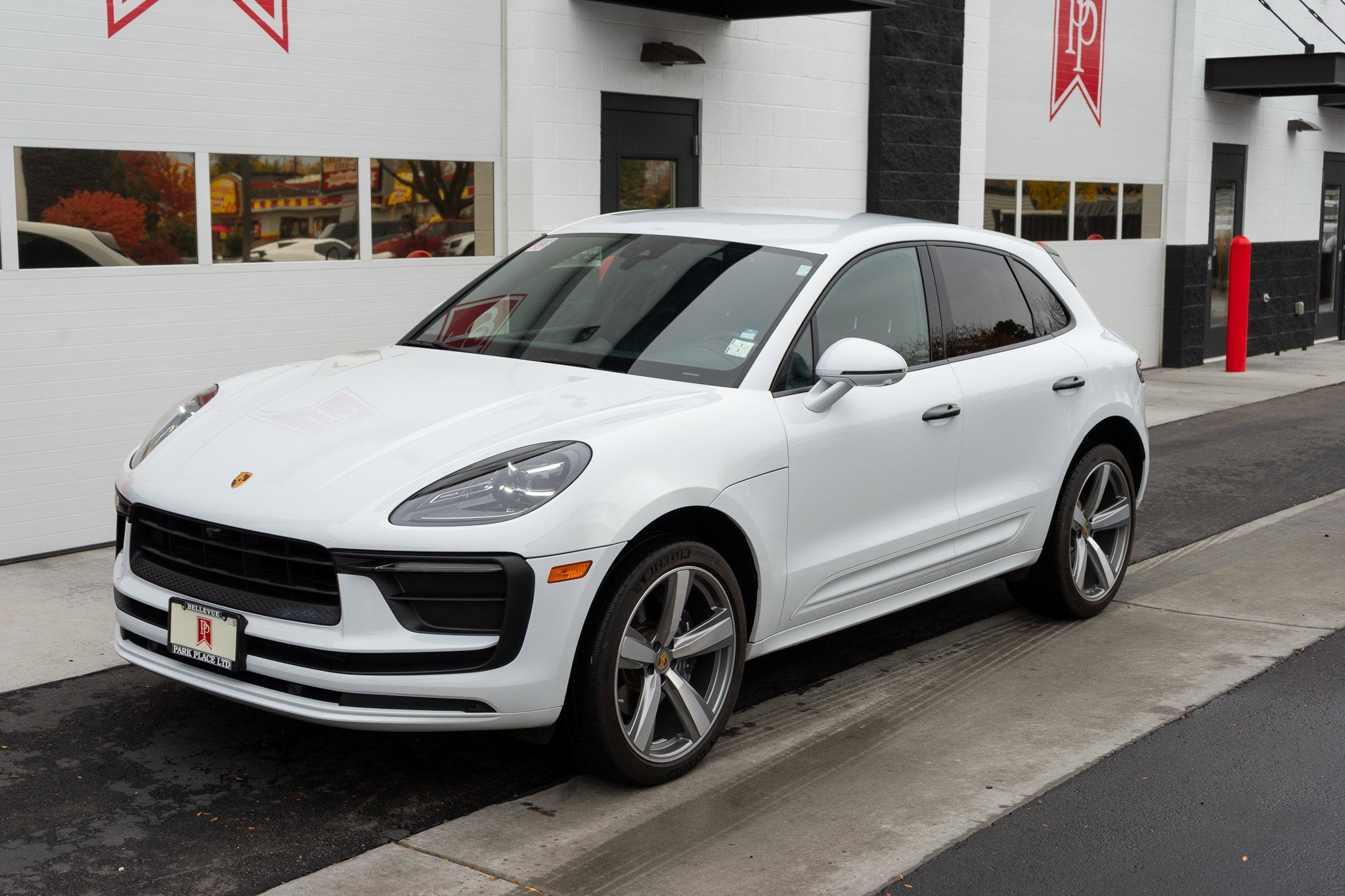 2022 Porsche Macan AWD