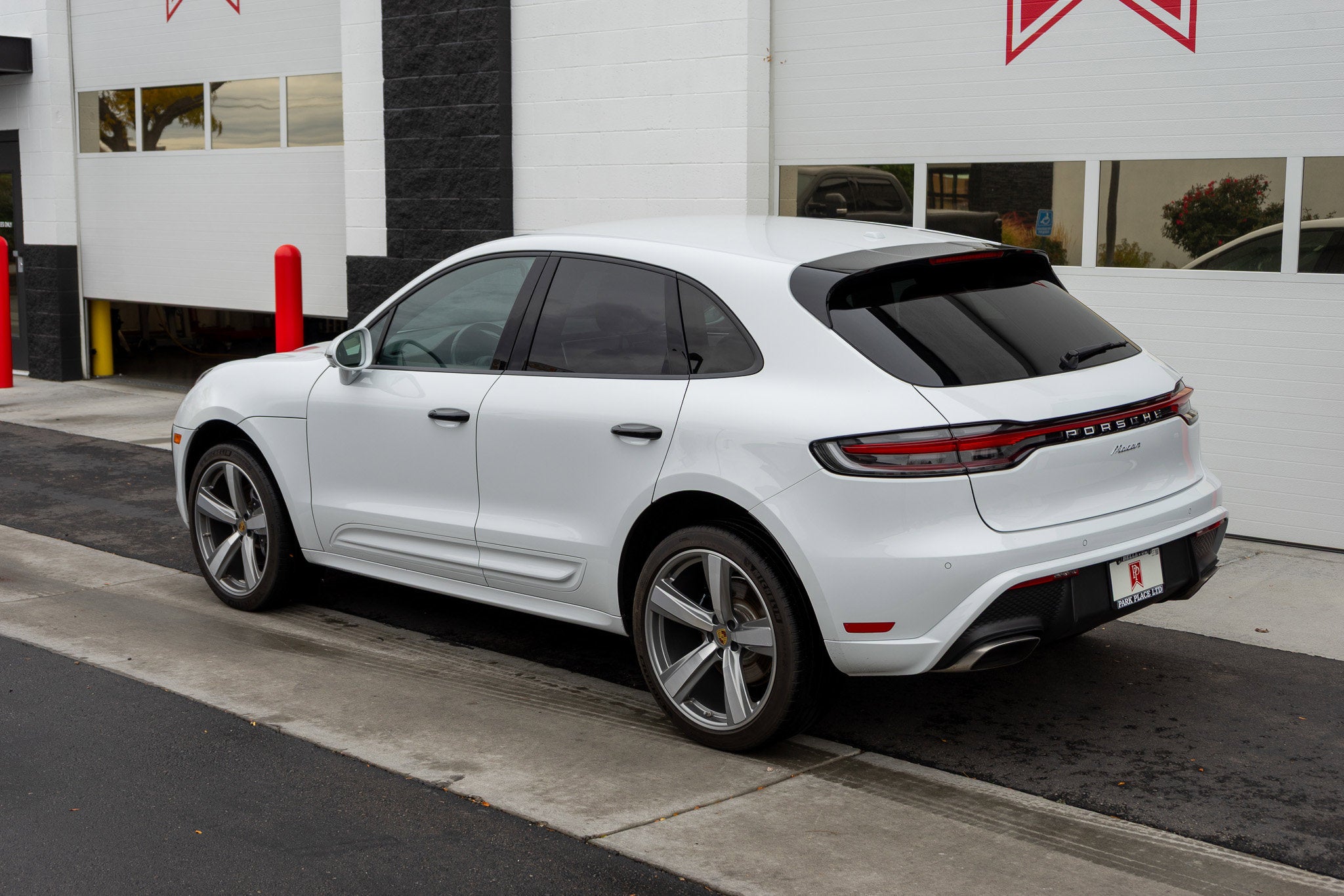 2022 Porsche Macan AWD