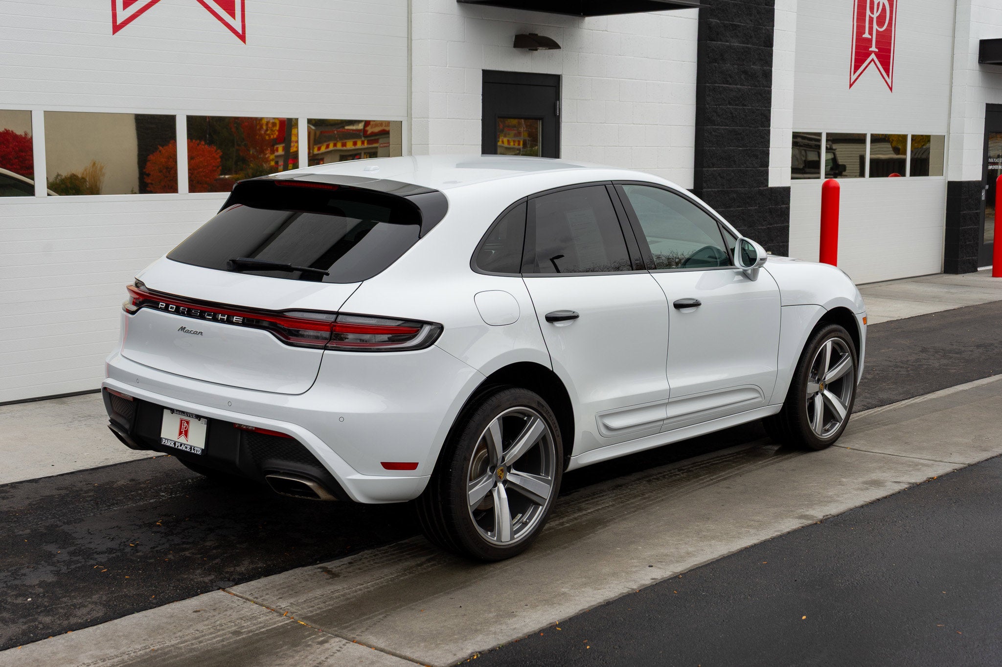 2022 Porsche Macan AWD