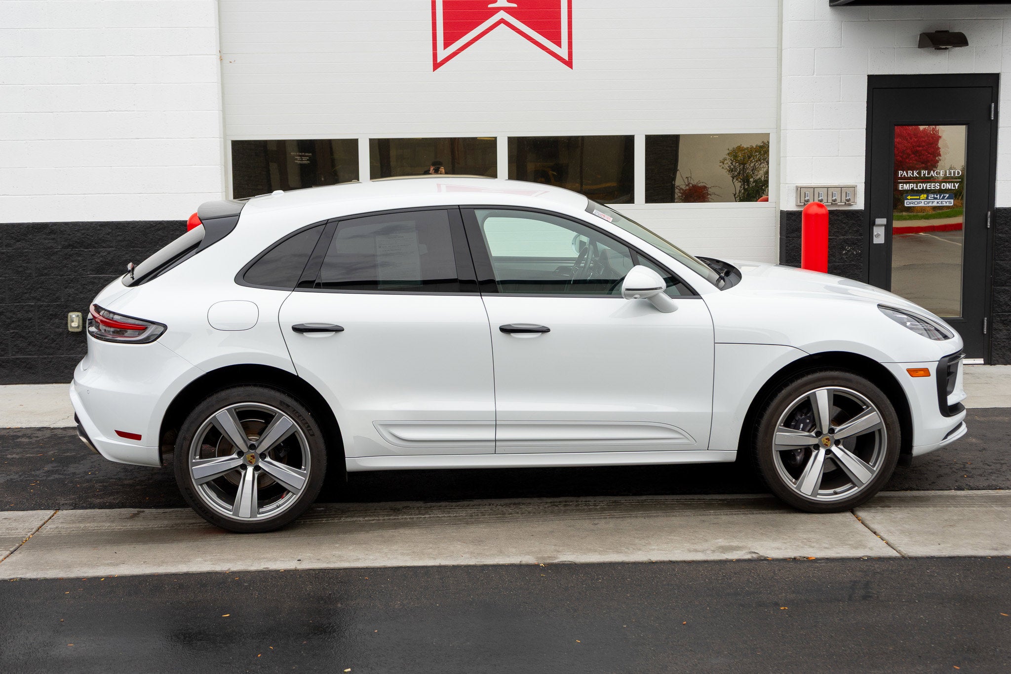 2022 Porsche Macan AWD