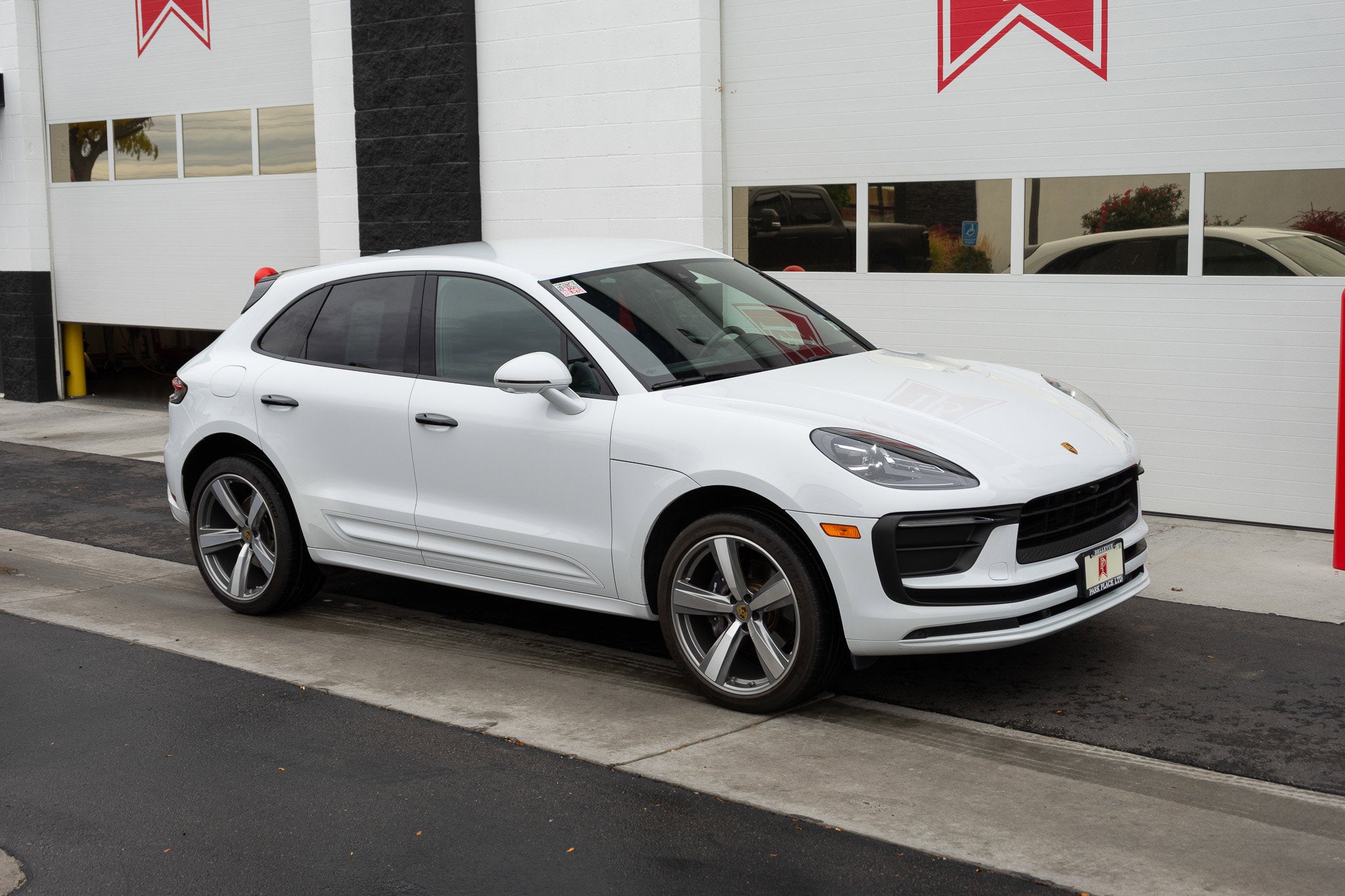 2022 Porsche Macan AWD