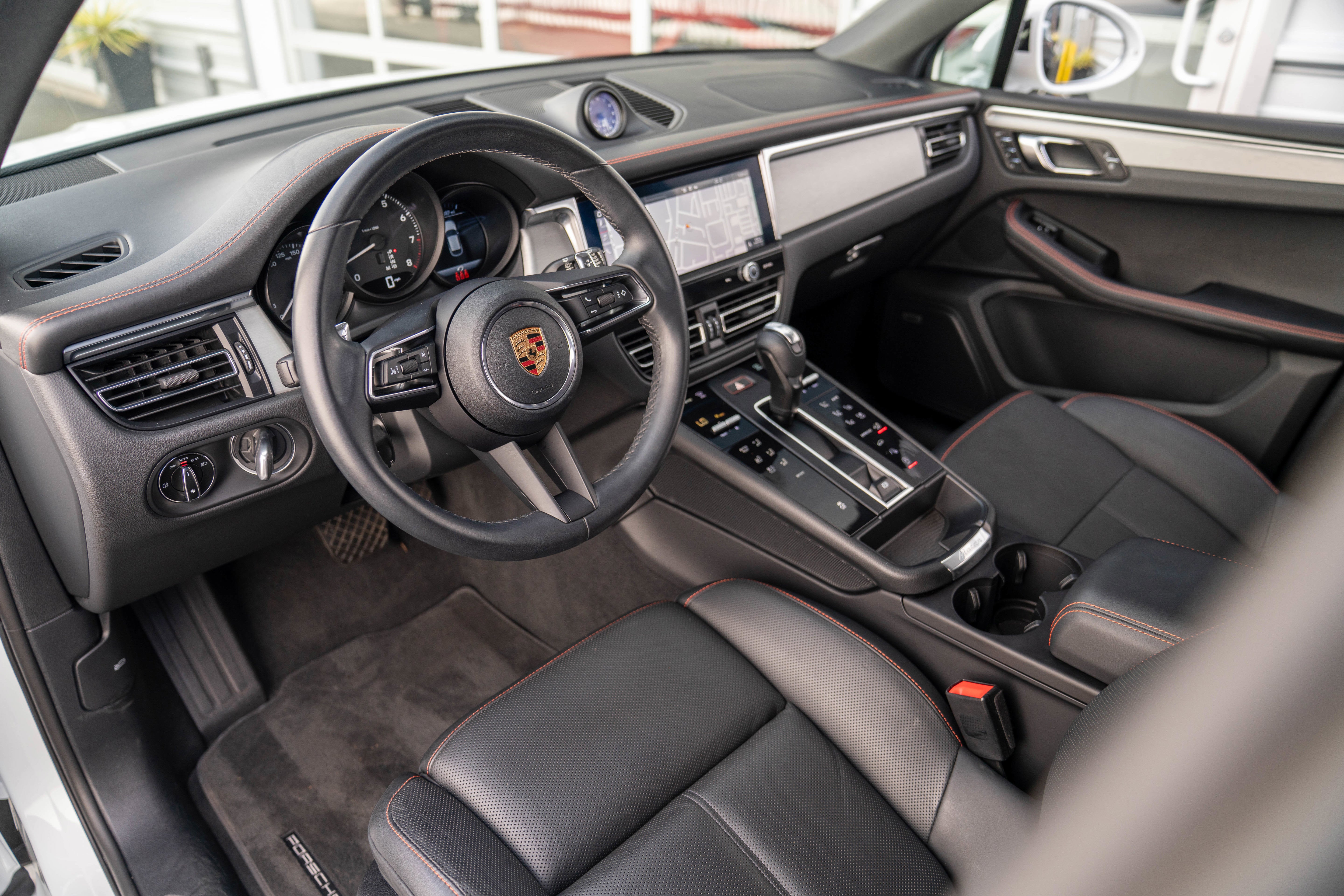 2022 Porsche Macan AWD