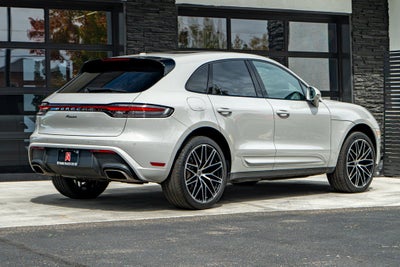 2025 Porsche Macan Base