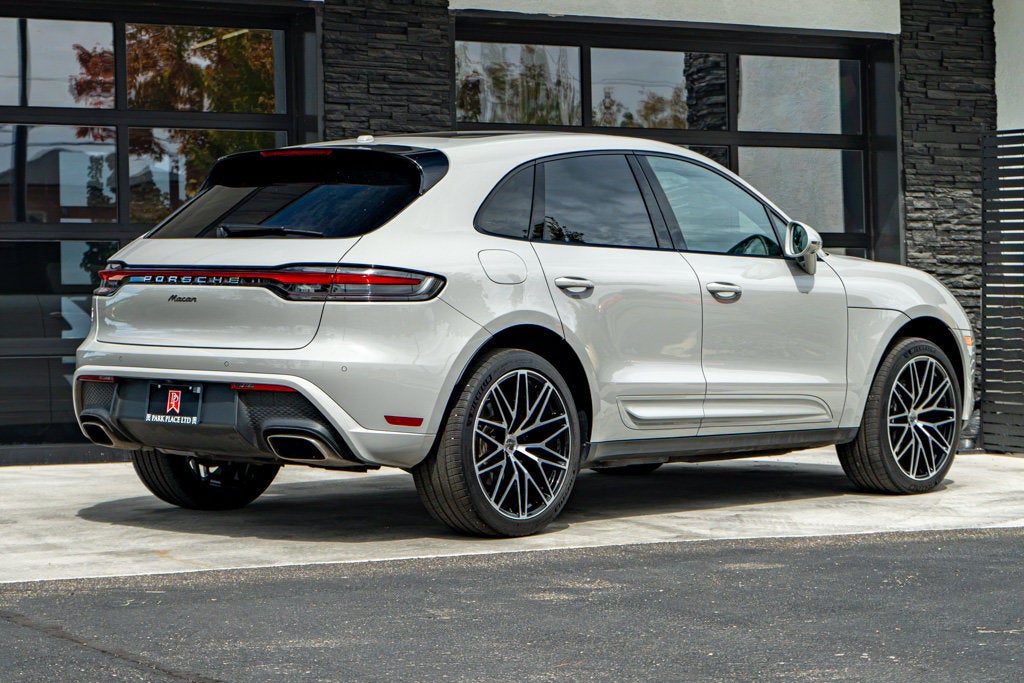2025 Porsche Macan Base