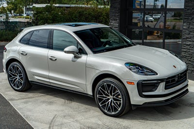 2025 Porsche Macan Base
