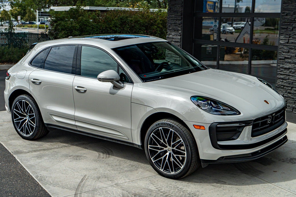 2025 Porsche Macan Base