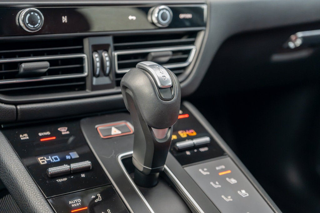 2025 Porsche Macan Base
