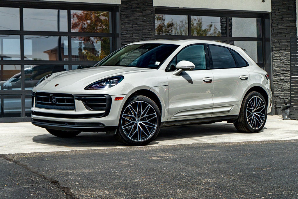 2025 Porsche Macan Base