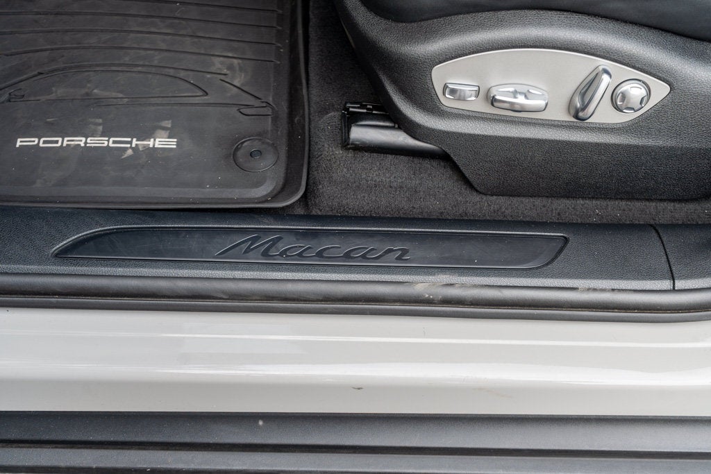 2025 Porsche Macan Base