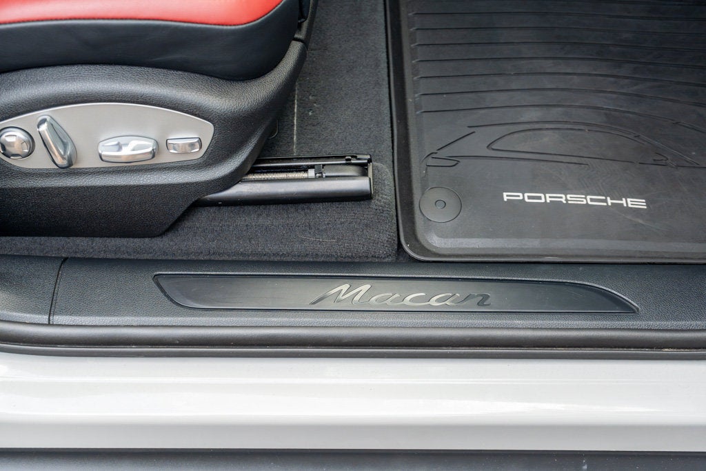 2025 Porsche Macan Base
