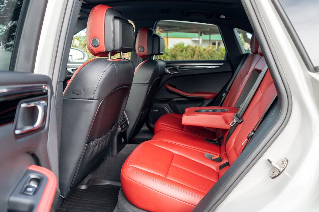 2025 Porsche Macan Base