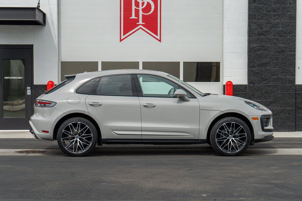2025 Porsche Macan Base