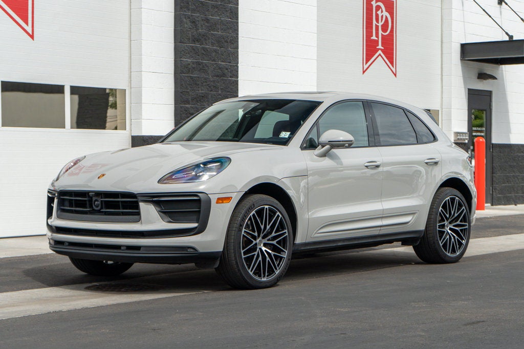 2025 Porsche Macan Base
