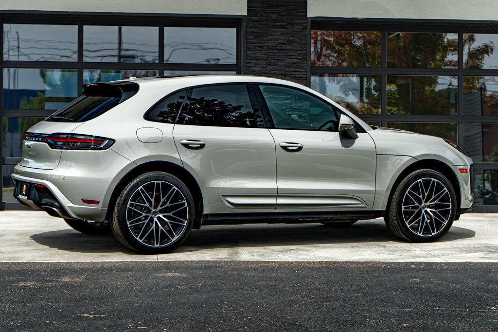 2025 Porsche Macan Base
